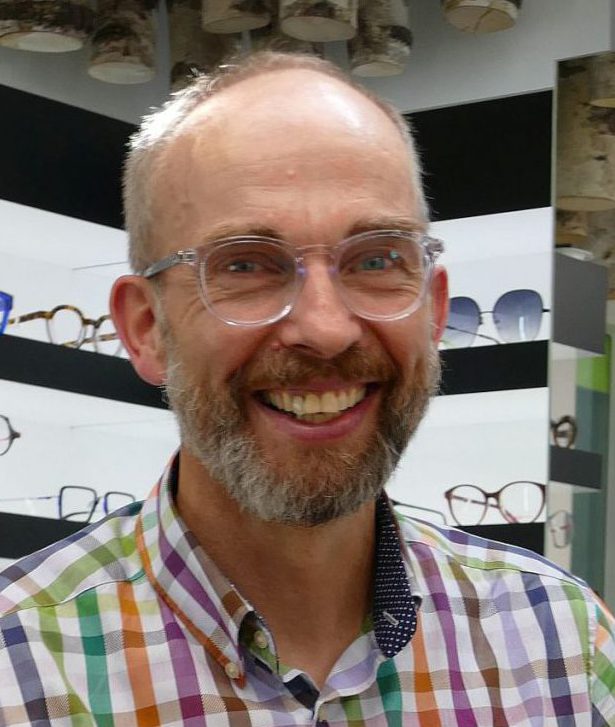 Mit schwachen Augen kann man nicht arbeiten: Optiker Henning Mezger hilft