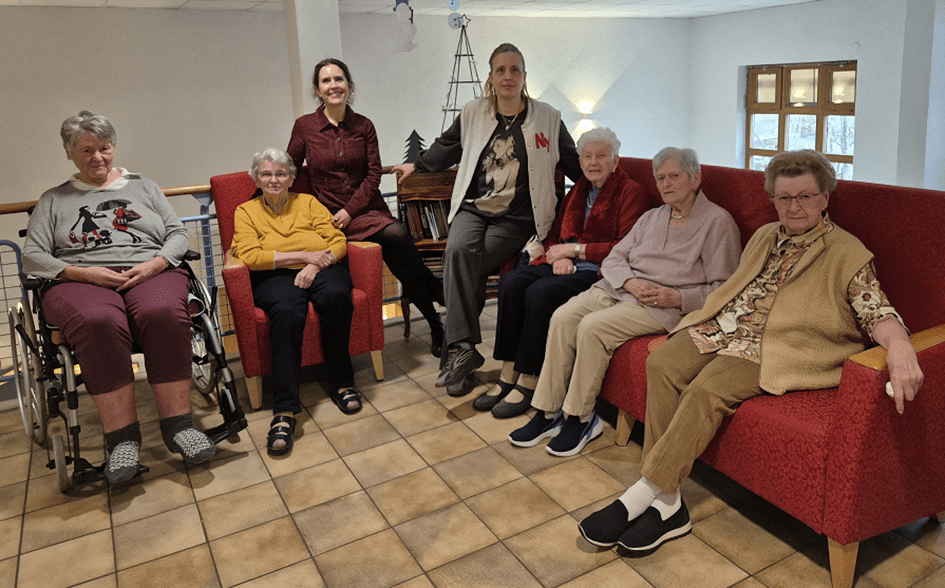 Seniorinnen stricken, häkeln und nähen für den guten Zweck